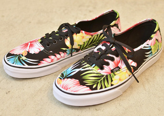 VANS-HAWAIIAN-FLORAL-BLACK1.jpg